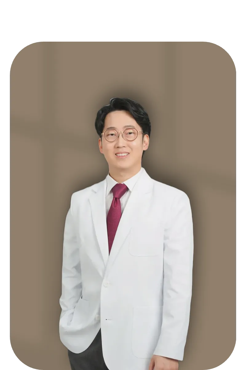 병변 진료를 상담하는 최재원 대표원장